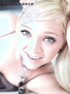 Jessie Andrews Gets A Mouth Full Of Sticky Cum!