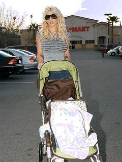 Lylith Lavey In A Threesome With Kelly Madison!