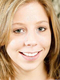 Chastity Lynn Spreads Her Sweet Pussy Lips Wide!