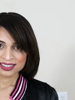 Chelsea Marie Gets Some Love From Valentina Mia!