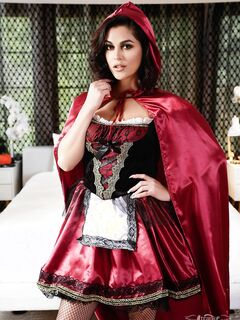 Domino Presley In Her Bareback Cosplay Sex Pictures!