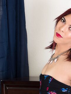 Kendra Sinclaire Strips And Spreads Her Tight Ass Open!