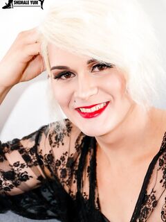 Isabella Sorrenti Takes Off Her Black Bra And Panties!